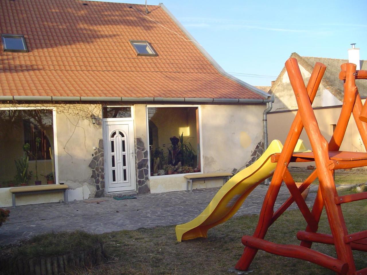 Villa Ametyst Sturovo Exterior photo